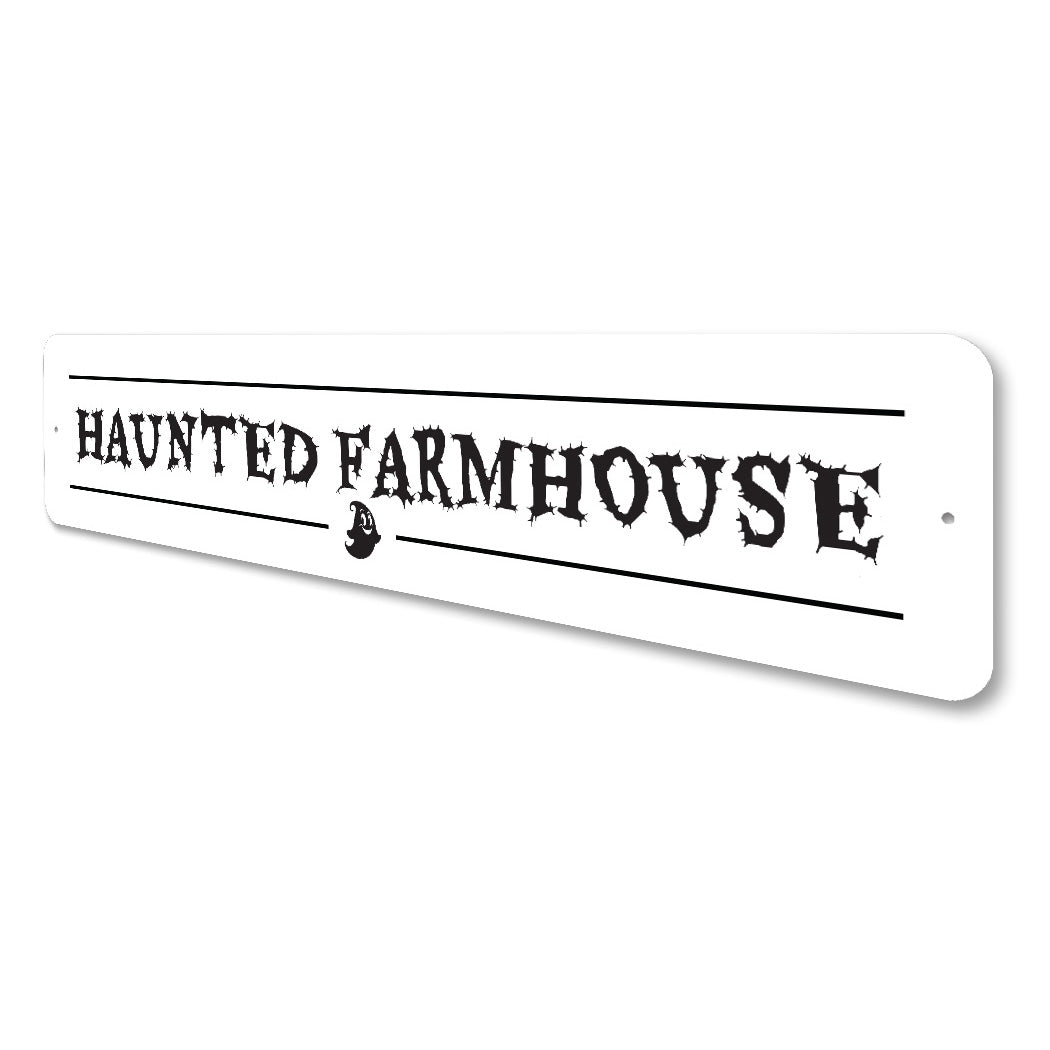 Haunted Farmhouse Holloween Sign