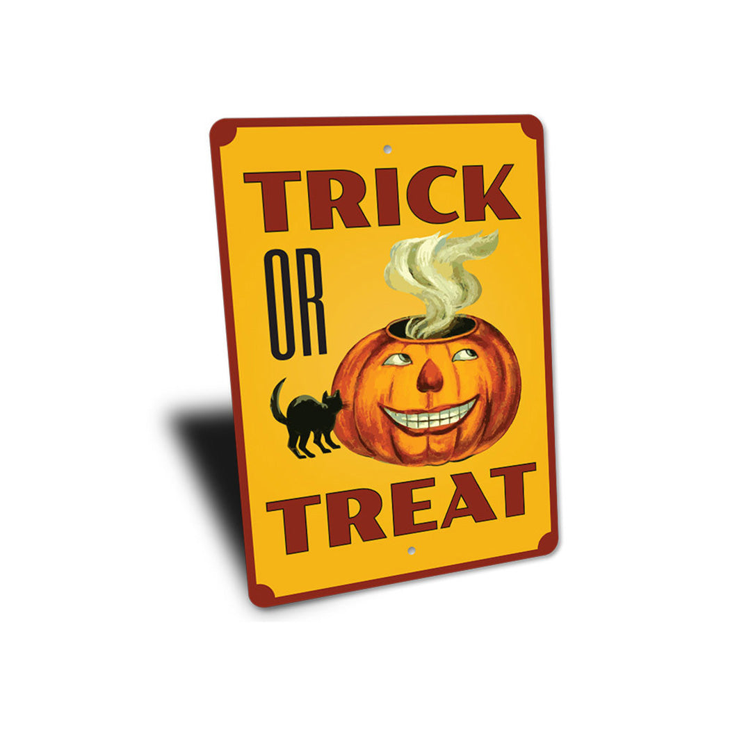 Creepy Trick or Treat Sign